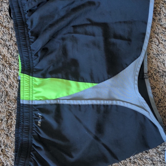 Nike running shorts - Picture 5 of 5